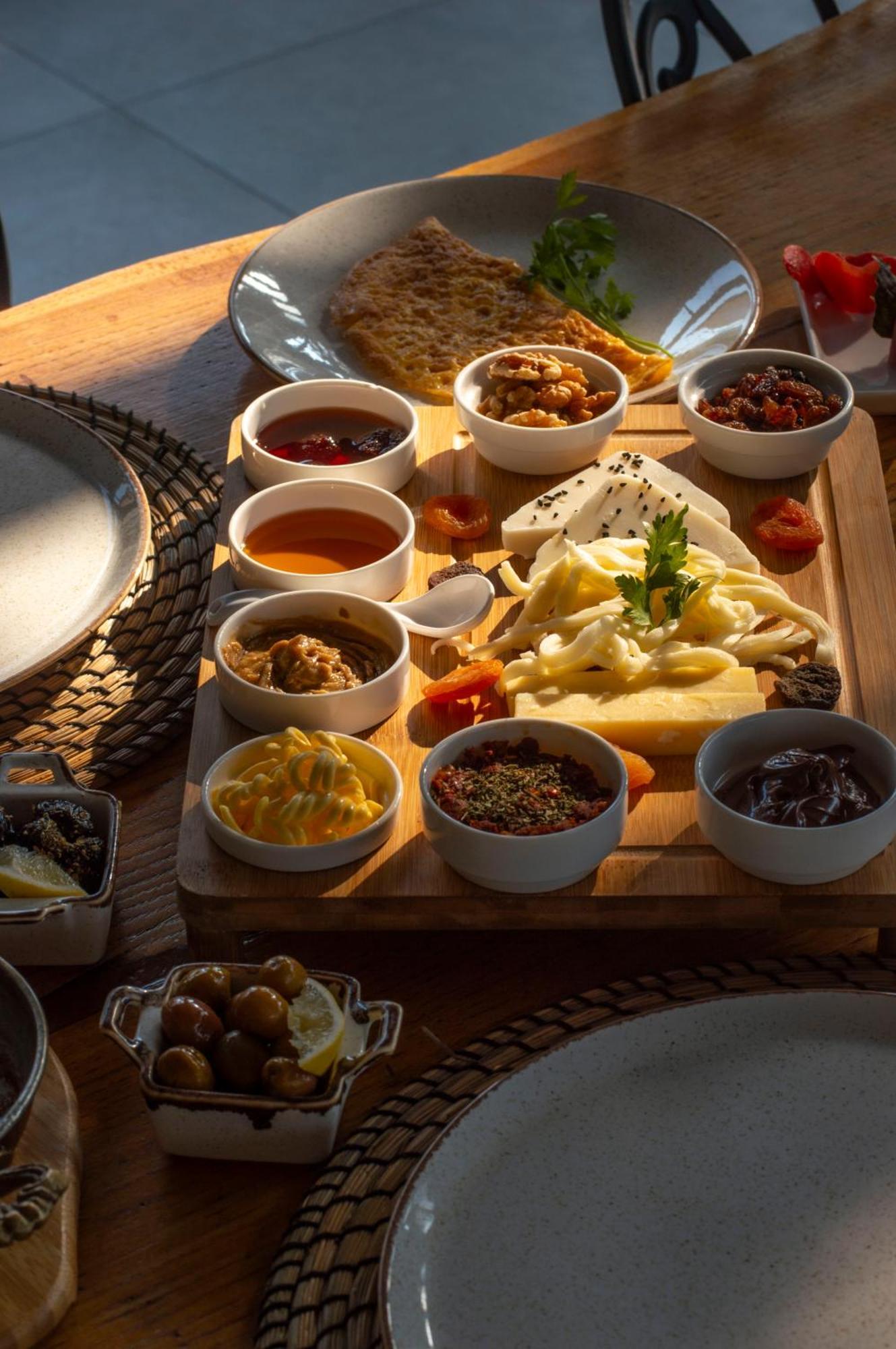 Hotel Marina Bay Goecek מראה חיצוני תמונה